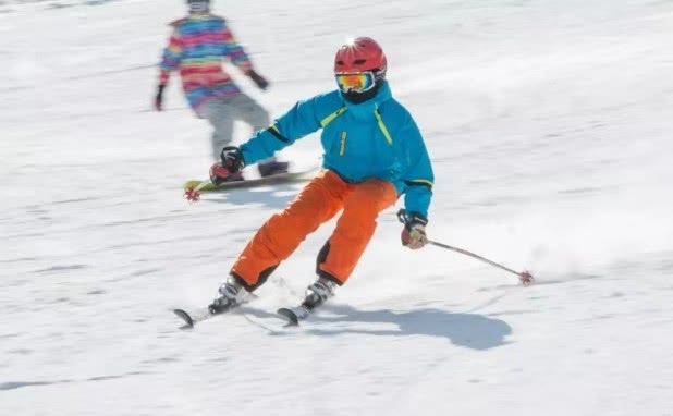 洛阳伏牛山滑雪度假乐园首滑仪式圆满举办，68元特惠畅玩冰雪嘉年华！